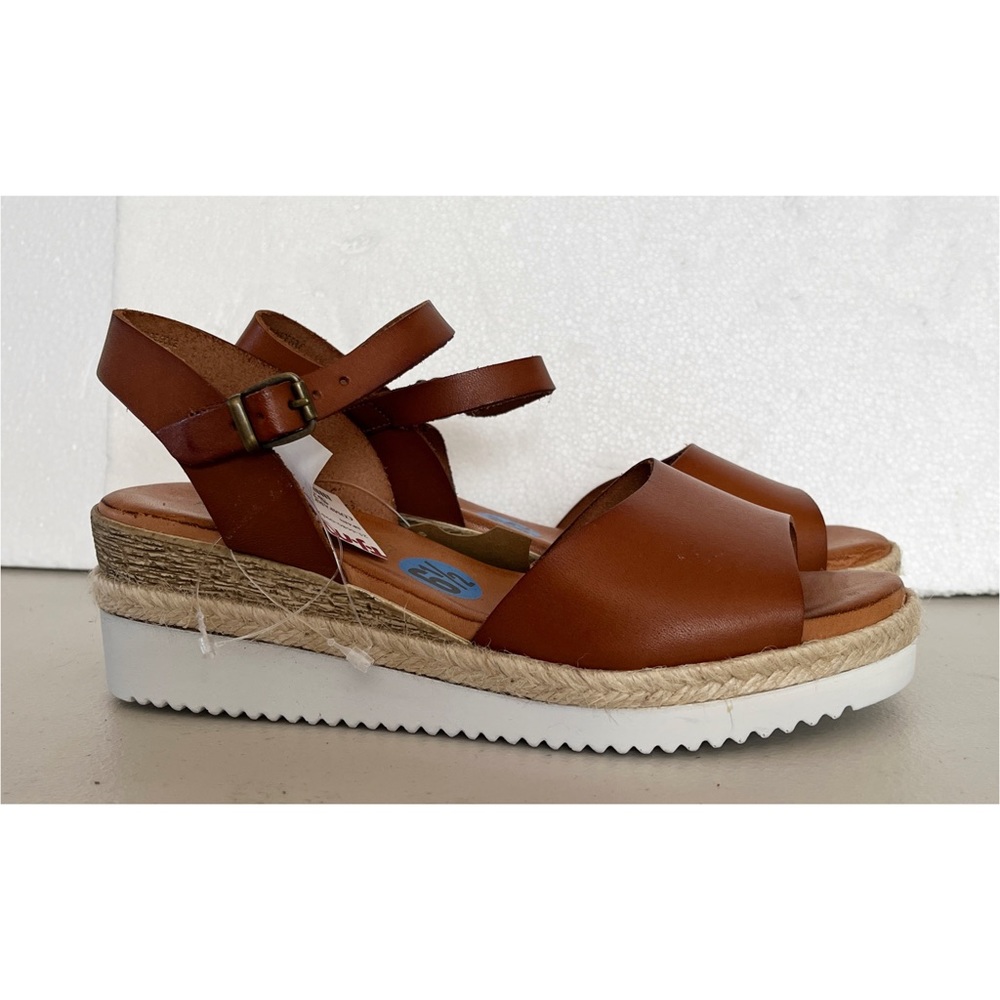 Bertuchi Brown Leather Strappy Sandals 6.5 NWT